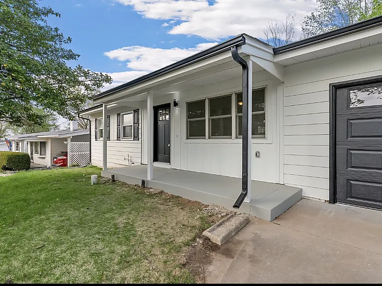 127 Yankee Dr — Photo 3