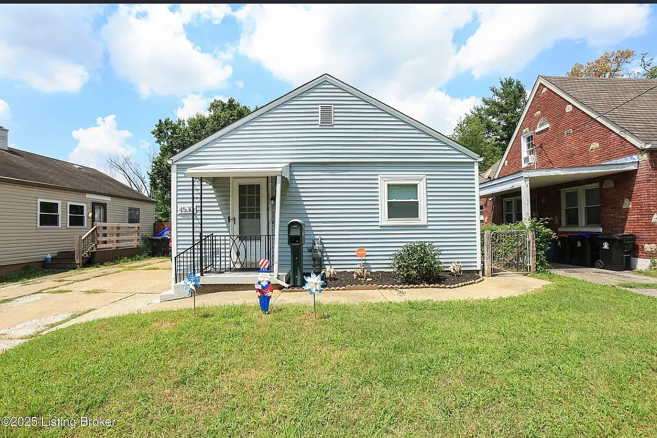 3 bed, 768 sqft, $1,300 — Photo 1