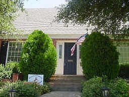 2nd image of 1811 Old Oak Dr