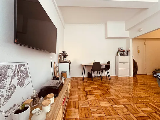 Rented by Silverstein Collection LLC  | media 6