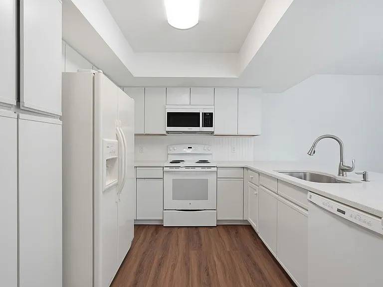114 Gleneagles Dr — Photo 15