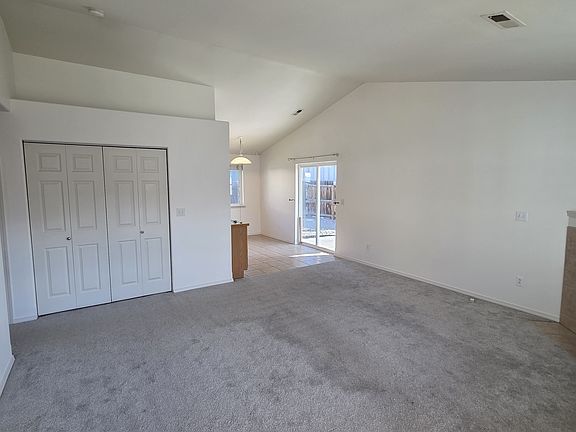 4th image of 1141 SE Scenic View Dr