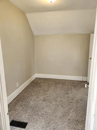 1627 Erie St #UPPER — Photo 4
