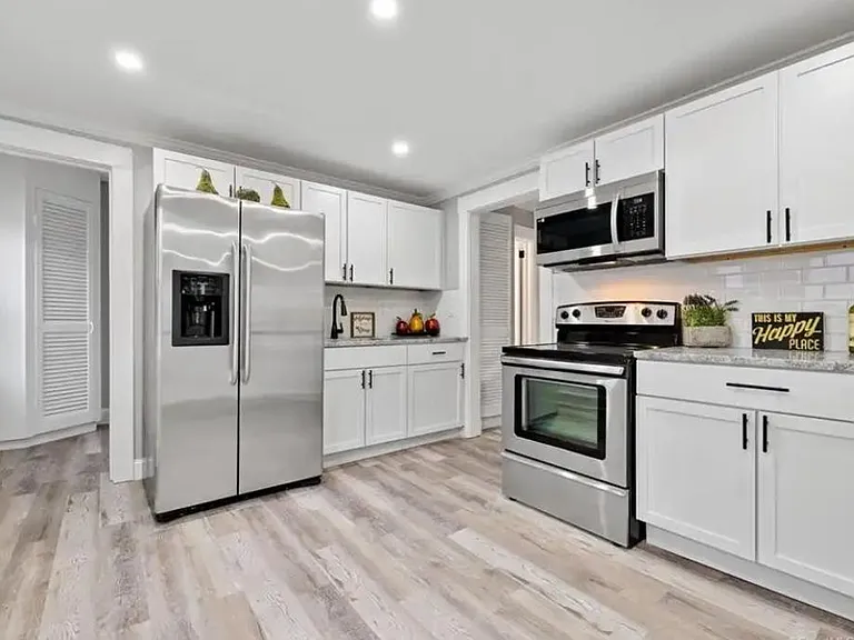 214 Greene St — Photo 15