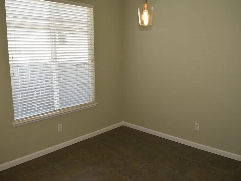 1378 Seymour Cir — Photo 11