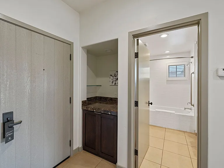 1279 Woodhaven Ln — Photo 9