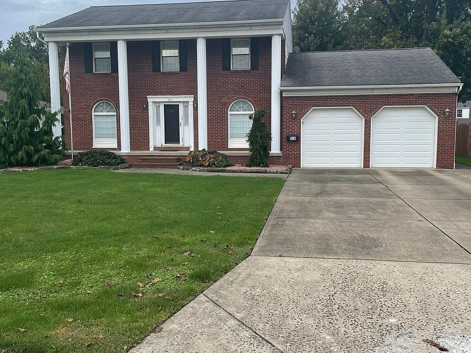 1st image of 924 Dravis St