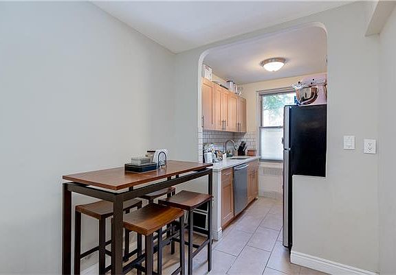 4th image of 160 E 3rd St APT 1D