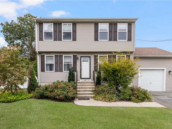 117 Laura Cir, Cranston, RI 02920