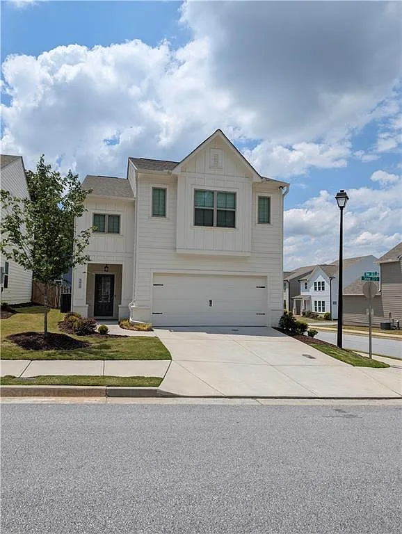 4 bed, 2.5 bath, 2482 sqft, $2,700 — Photo 2