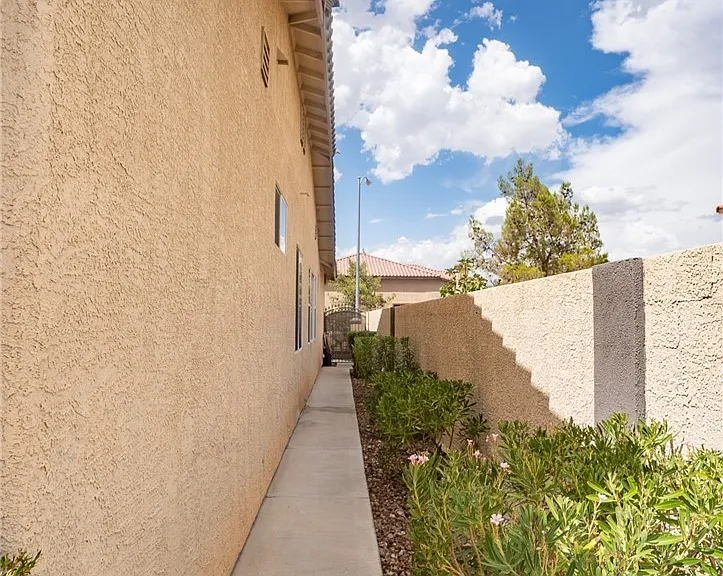 7861 Darby Ave — Photo 57