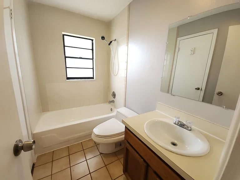 1140 Plaza Comercio NE #2 — Photo 20