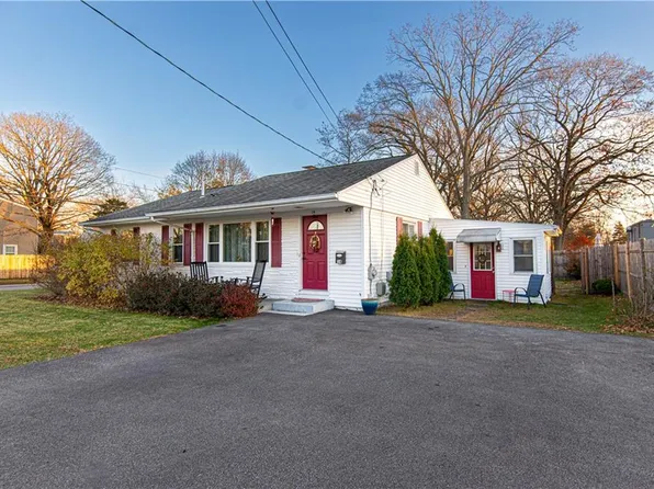 14 Glenrose Dr, Riverside, RI 02915