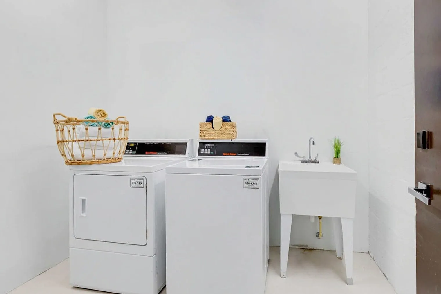 Studio, 1.0 bath, 398 sqft, $2,248 — Photo 2