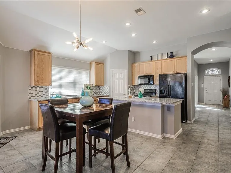 1426 Forest Oaks Ct — Photo 22