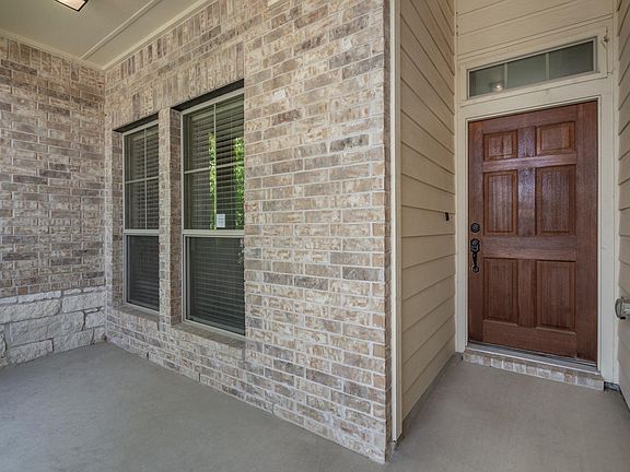 3rd image of 6704 Rosita Oak Dr
