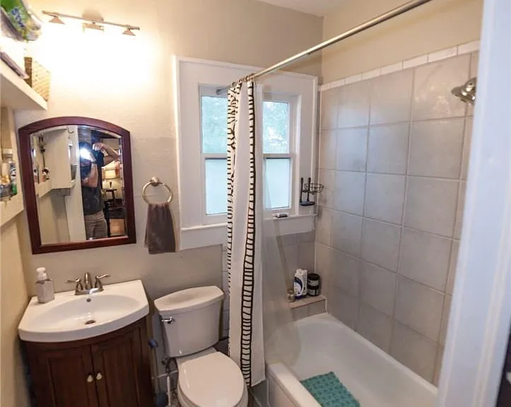 4038 Roswell St — Photo 11