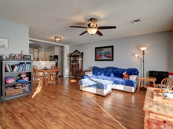 4th image of 1215 Brigadoon Dr