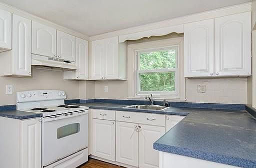 3rd image of 10 Berkshire Ave