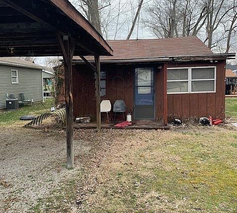 2nd image of 4932 Island Dr NE