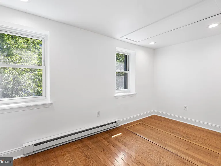 8 Bristow Pl — Photo 13