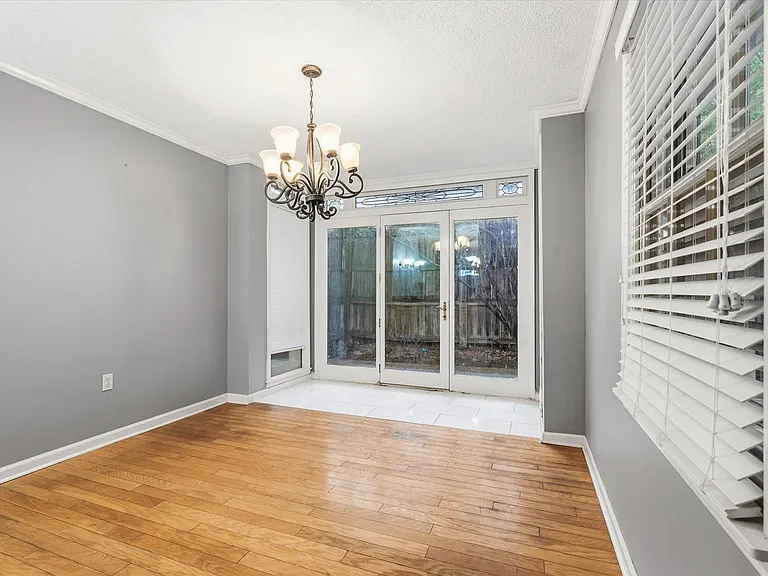 1610 Hillcrest Dr — Photo 31