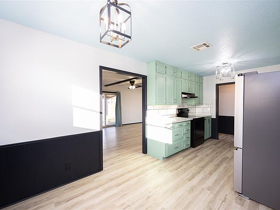 5th image of 1209 W Chestnut Ave