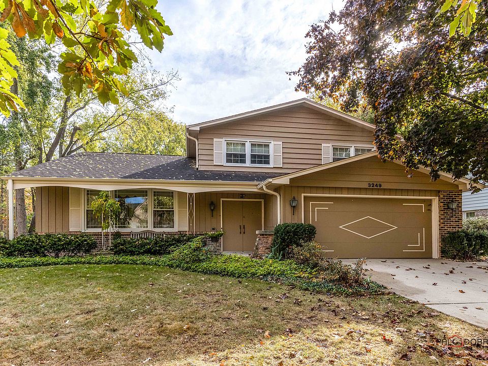 1st image of 3249 River Falls Dr