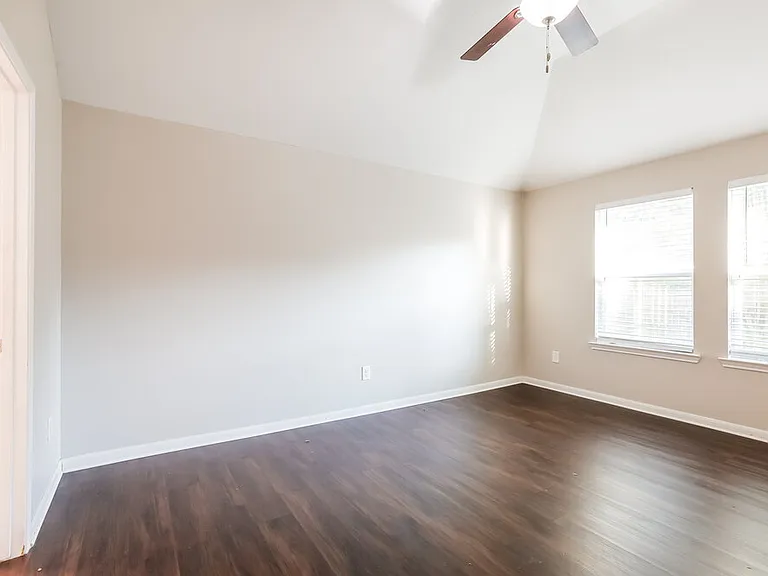 21519 Kings Bend Dr — Photo 8