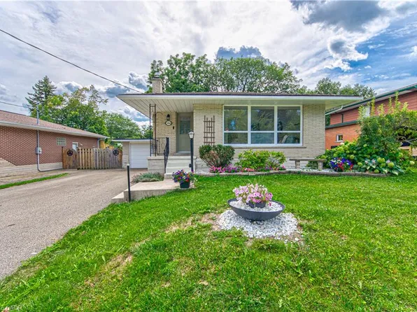 104 Springbank Cres, Kitchener, ON N2M 4P7