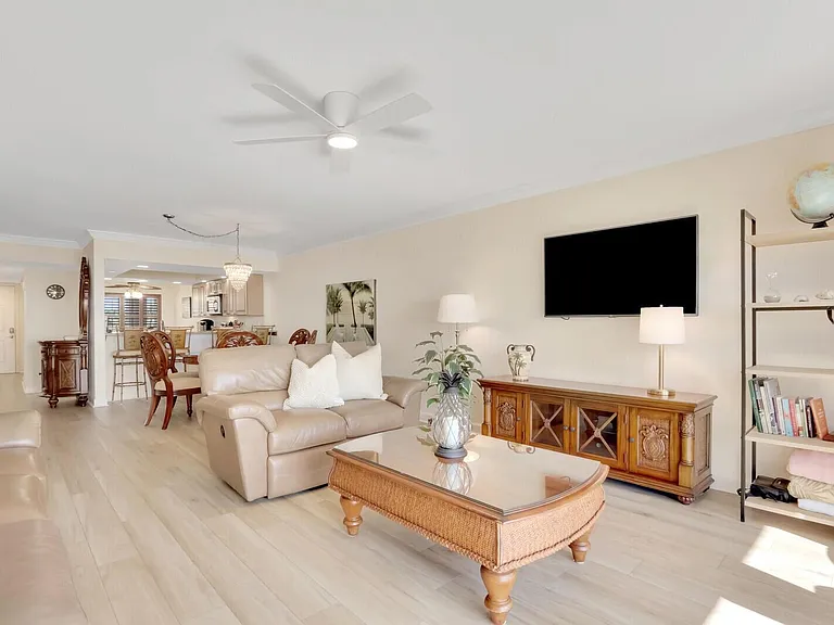 1055 Ocean Dr #403 — Photo 7