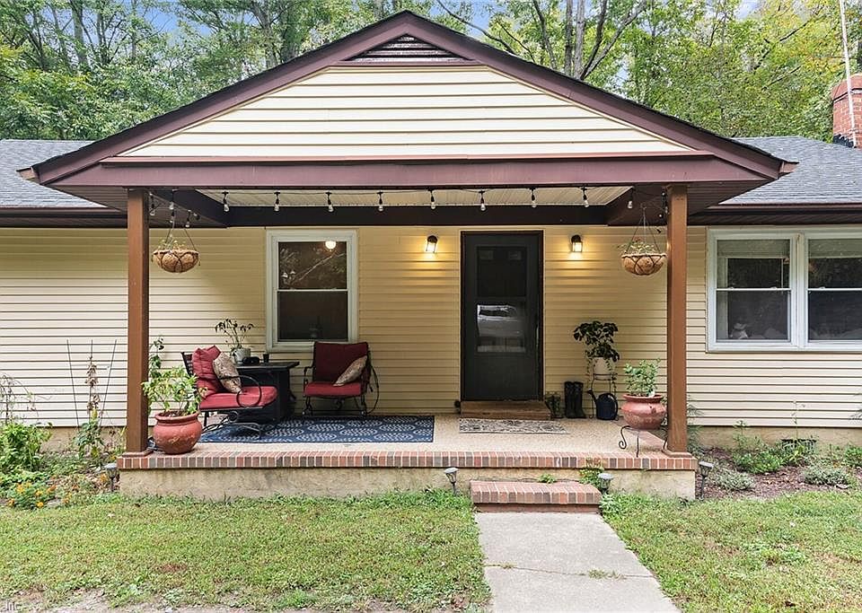 1st image of 5519 Howard Ln