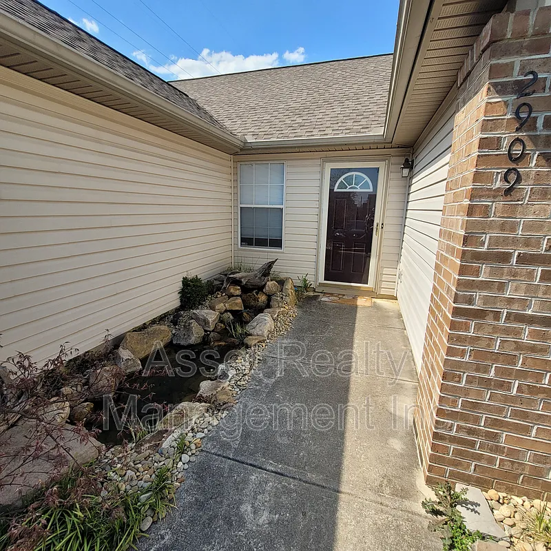 3 bed, 2.0 bath, 1276 sqft, $1,975 — Photo 2