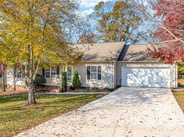 1486 Farmington Hills Dr, Conover, NC 28613