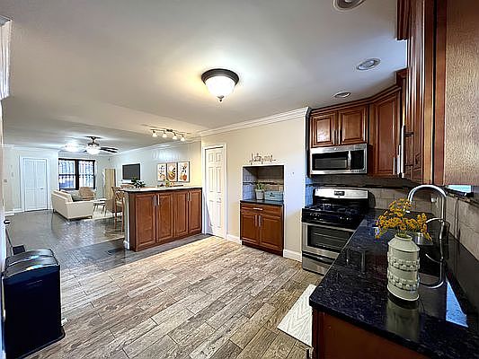2nd image of 1339 Pacific St APT 4