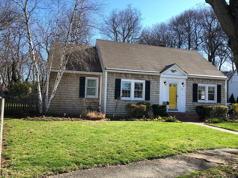 1st image of 8 Elmwood Cir