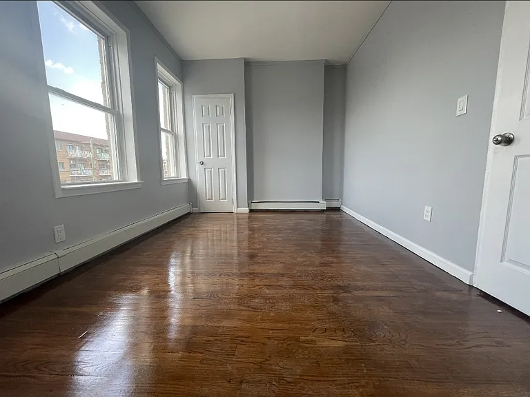 644 Kennedy Blvd #3R — Photo 2