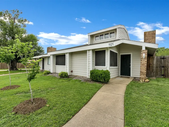 1121 Royalcrest Dr, Arlington, TX 76017