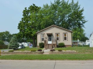 1326 S Michigan Ave, Davenport, IA 52802
