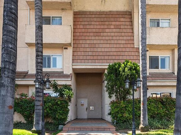 5th image of 15114 Sherman Way APT 104
