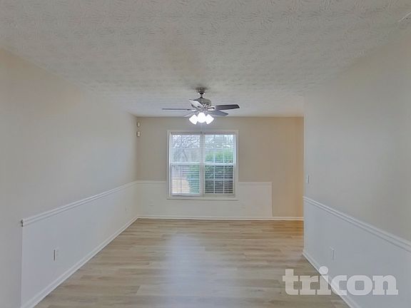3rd image of 1504 Riverglen Dr