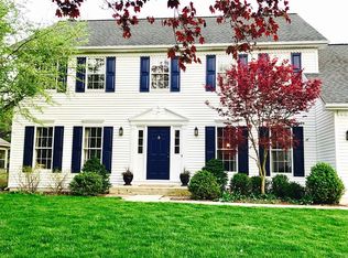 2260 Bloomfield Cir, Geneva, IL 60134