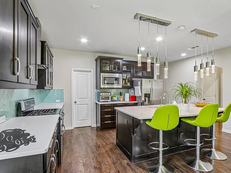 1828 Houghton Dr — Photo 11