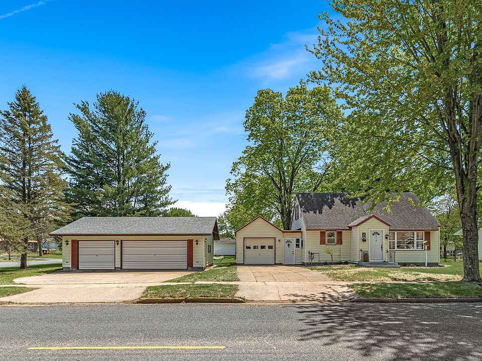 1st image of 308 20th Avenue W