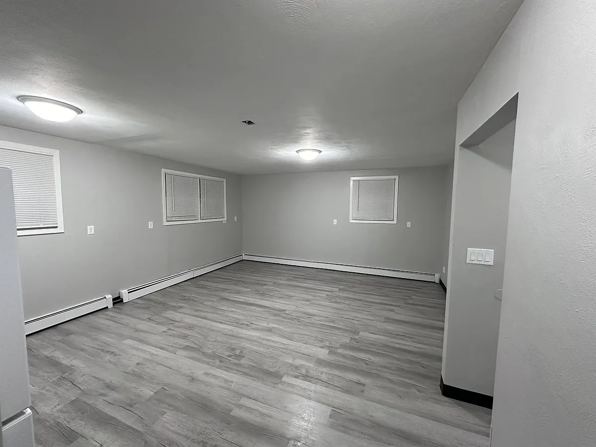 Building Photo - 1031 W Clark St #23