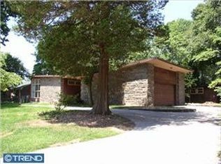 7 Valley View Rd, Philadelphia, PA 19118