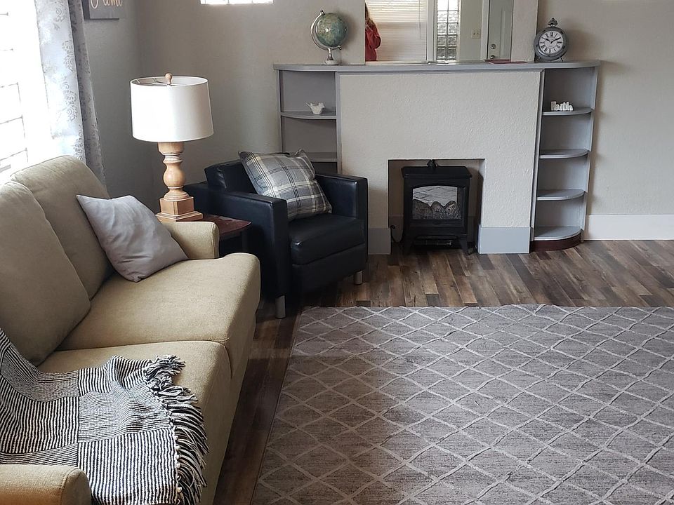 1st image of 2415 11th Ave N #8