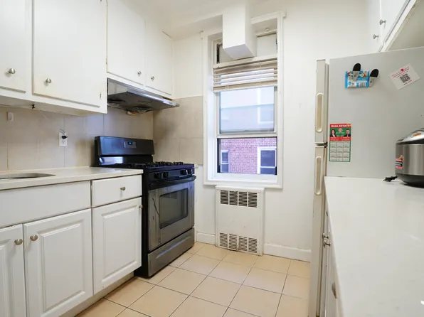 63-45 Saunders Street image 10 of 21