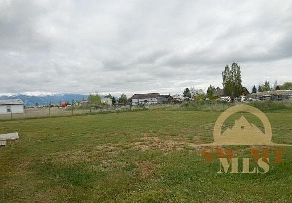 5th image of 580 Tracy Ann Dr