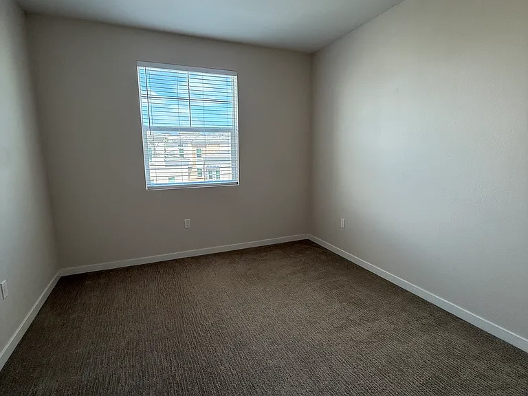 503 Winchester Dr — Photo 36